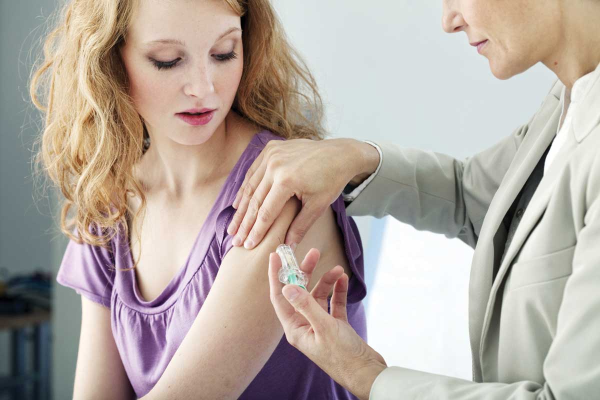 Vaccinare HPV și pentru fetele peste 14 ani